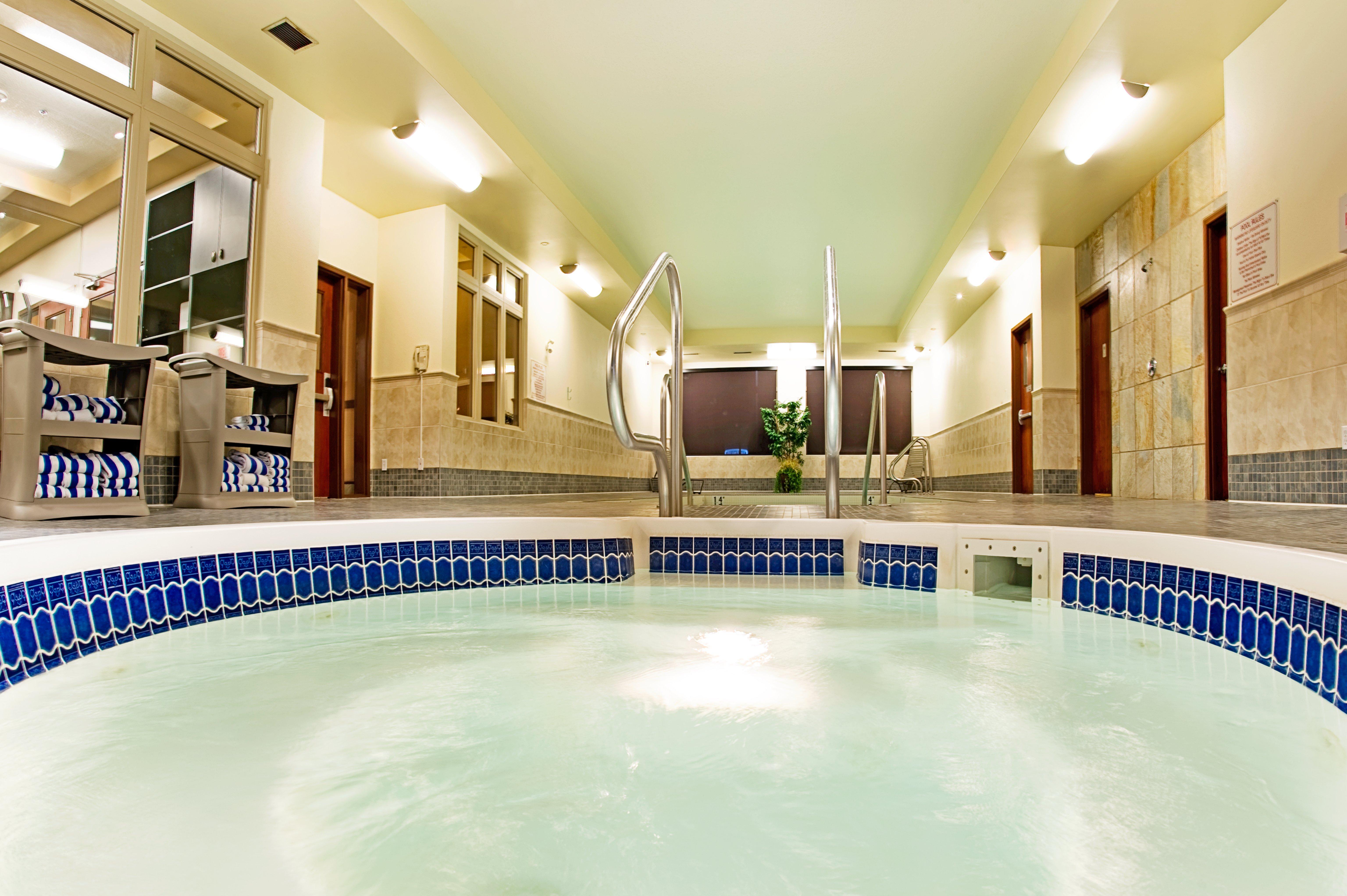 & Suites-west By Ihg 3* Edmonton