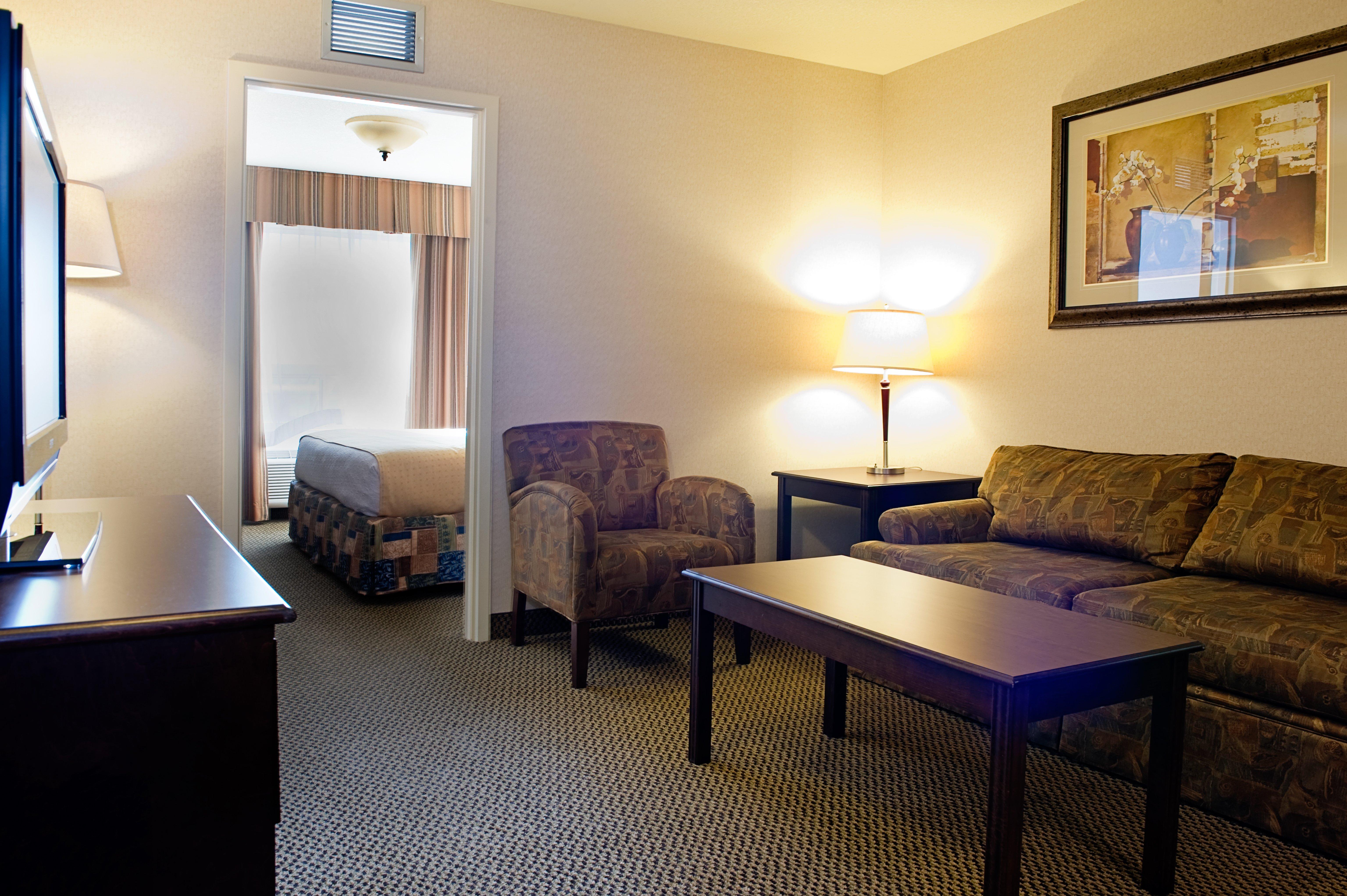 & Suites-west By Ihg Hotel 3*