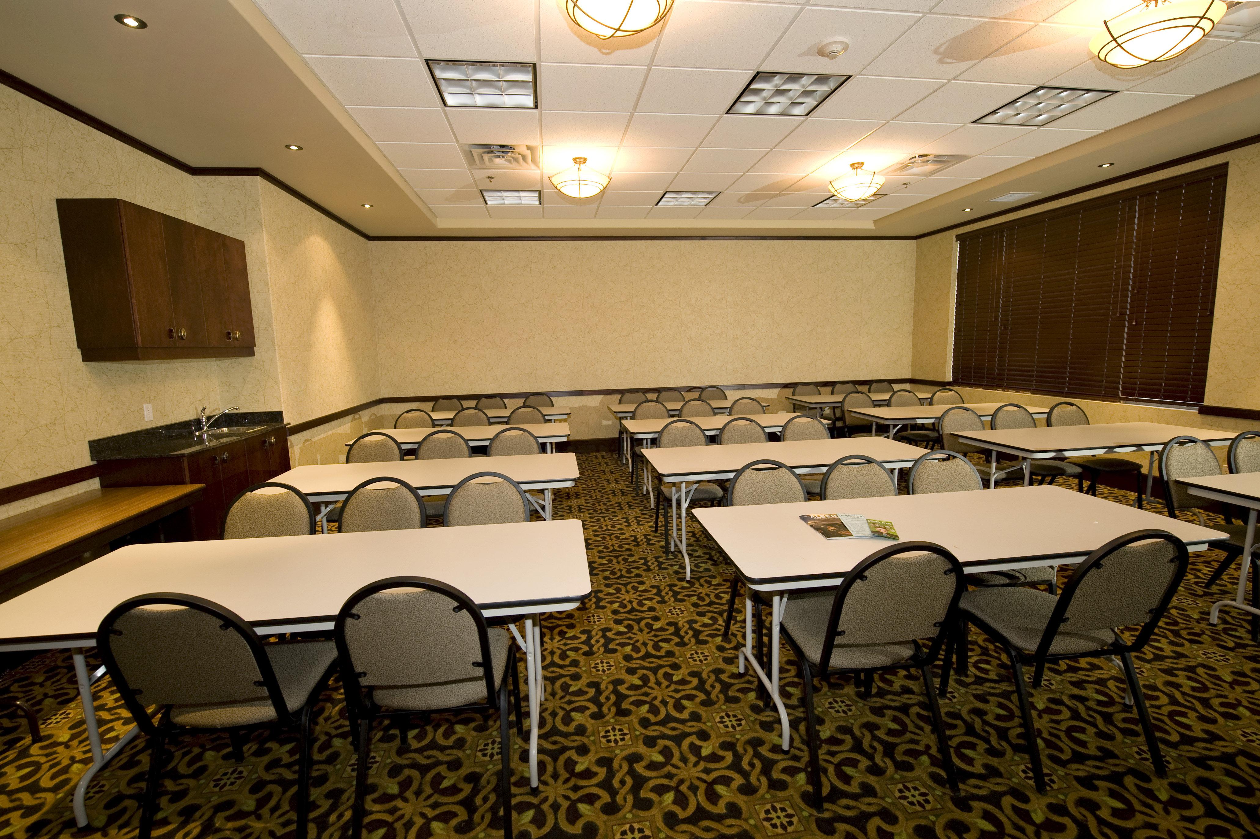 & Suites-west By Ihg Edmonton