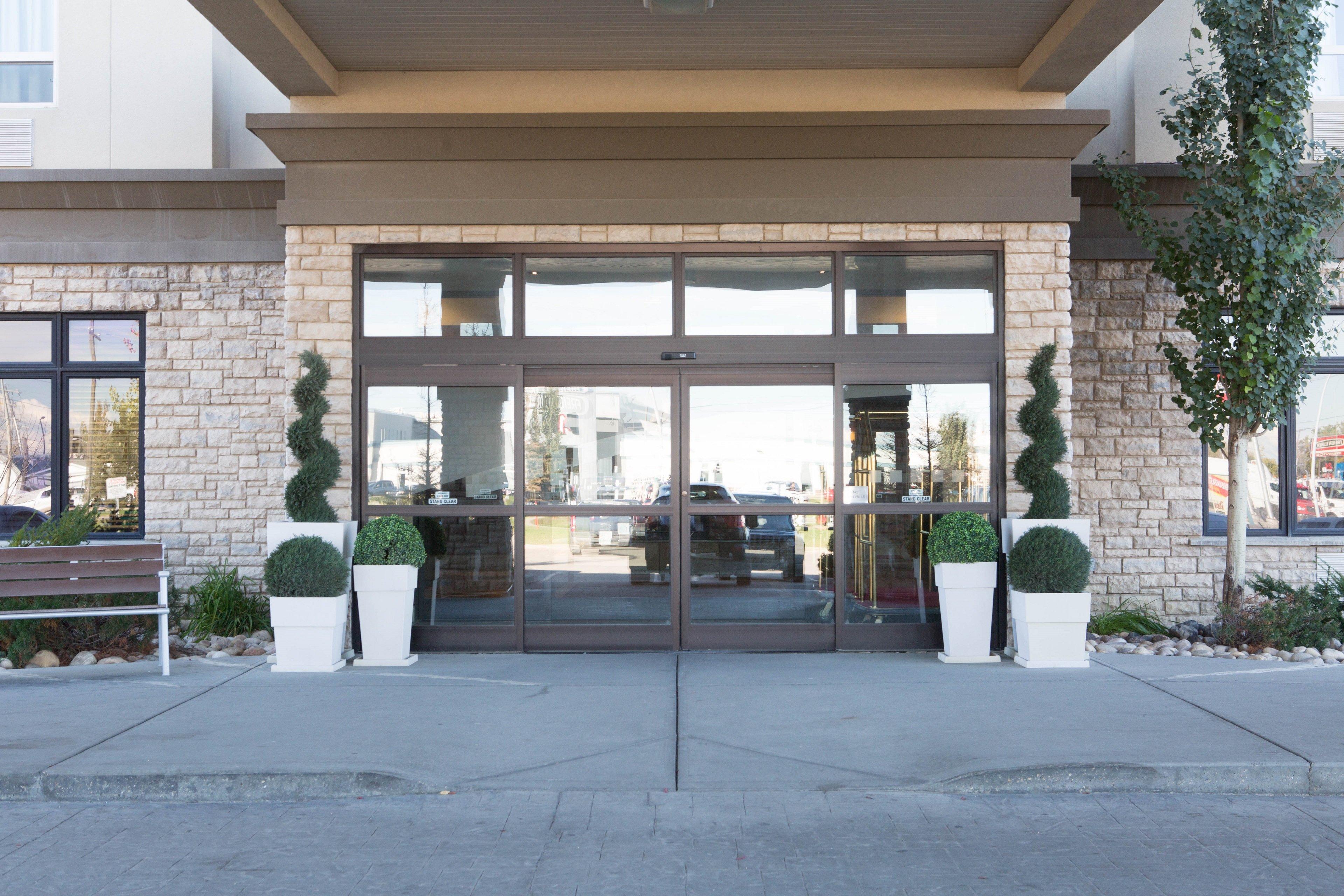 & Suites-west By Ihg Hotel Edmonton