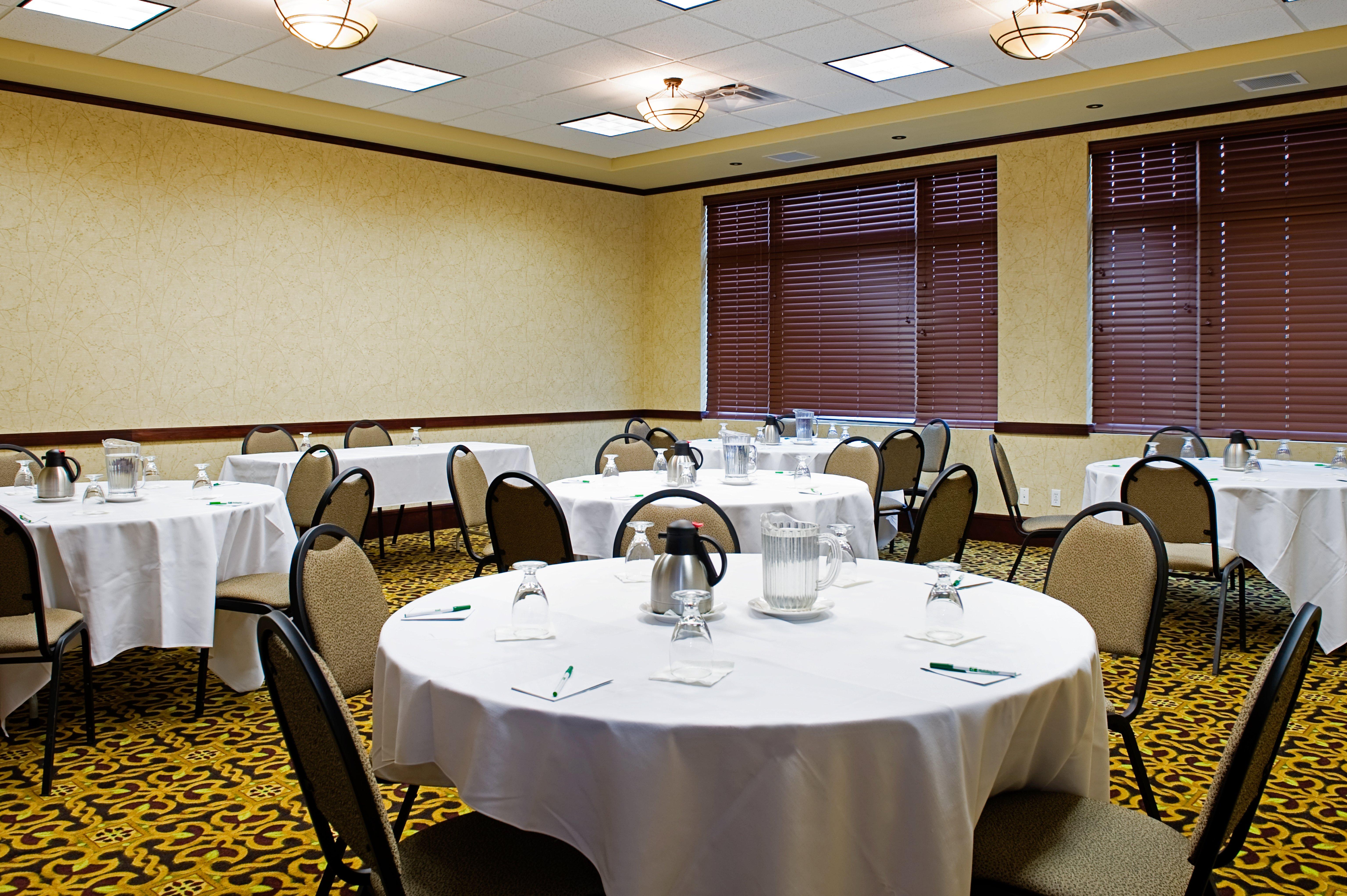 & Suites-west By Ihg 3* Edmonton