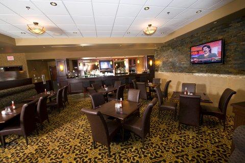 & Suites-west By Ihg 3*