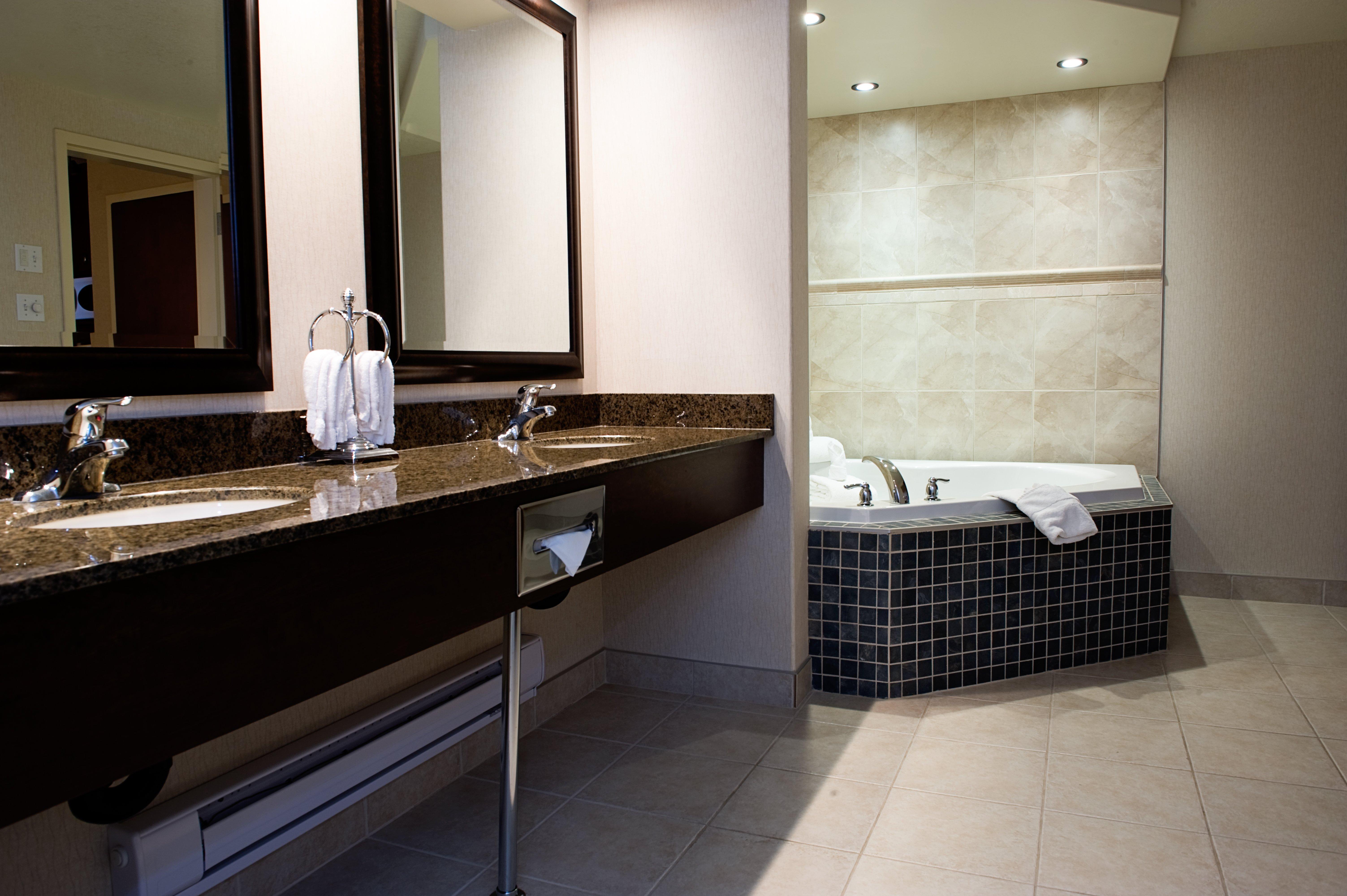 & Suites-west By Ihg Hotel