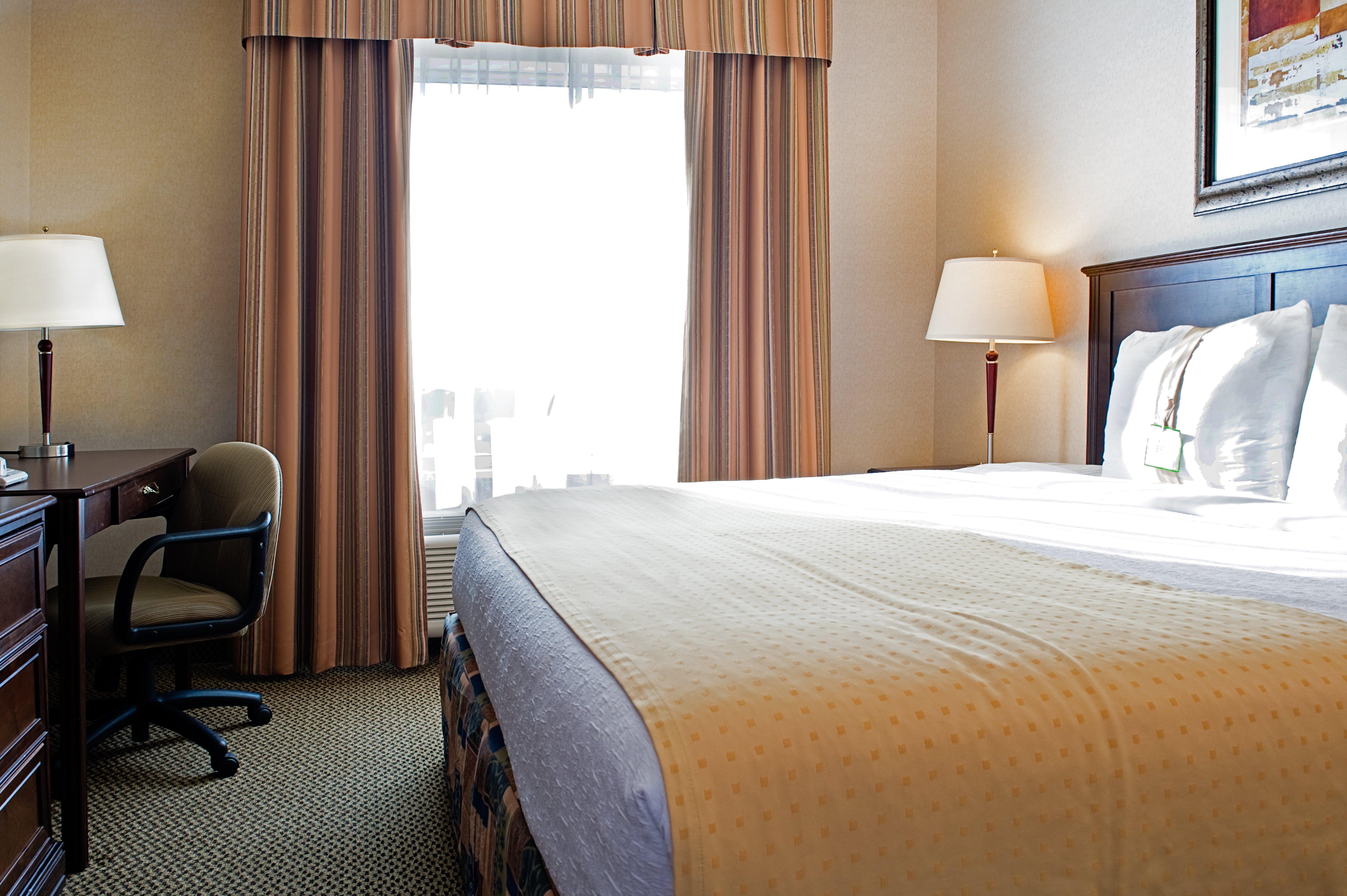 & Suites-west By Ihg Hotel