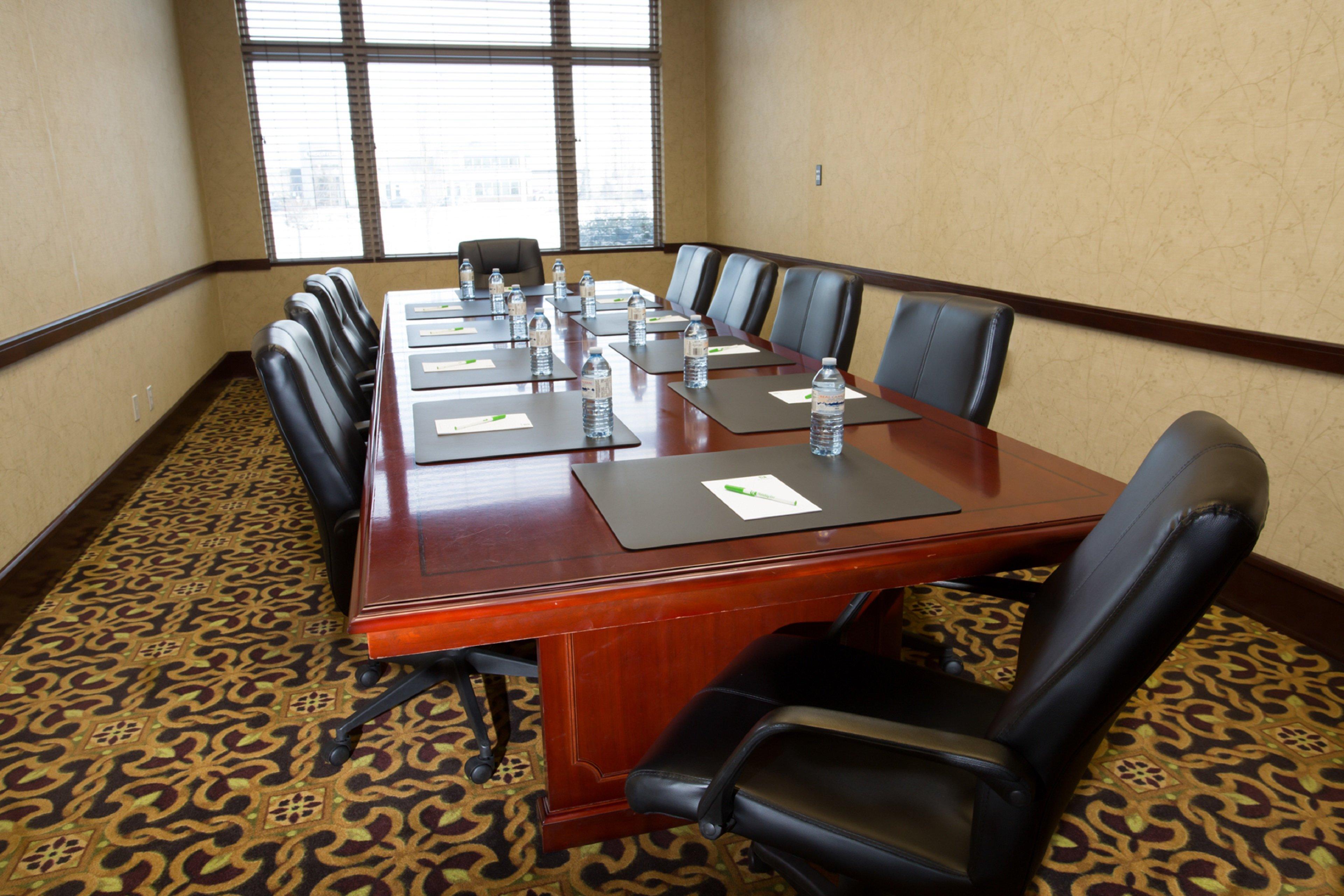 & Suites-west By Ihg 3*