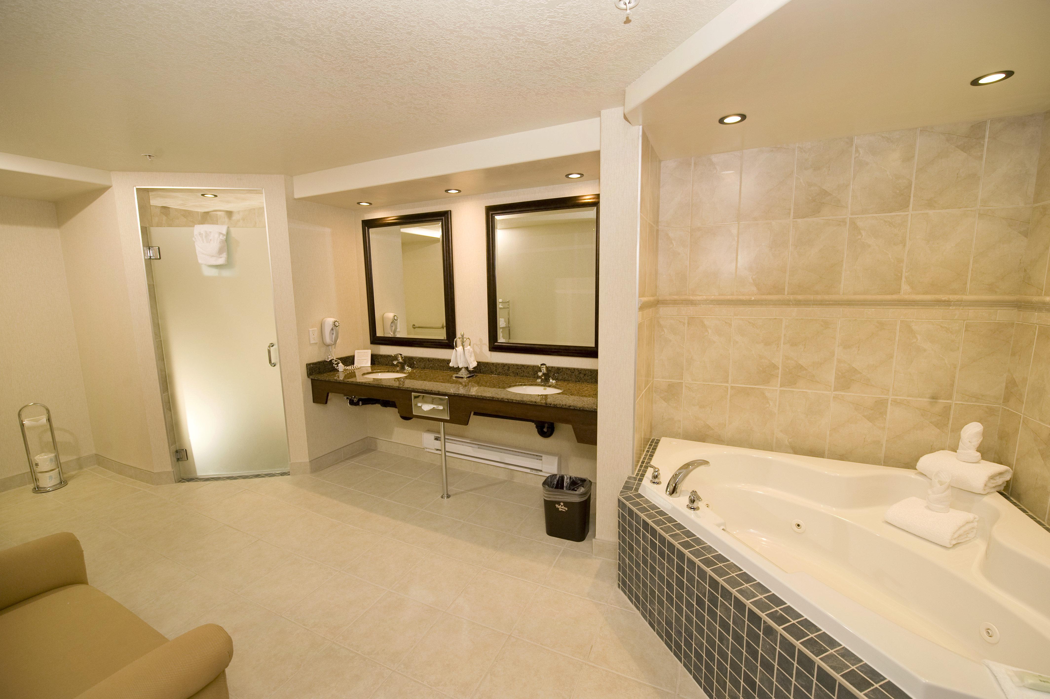 & Suites-west By Ihg Edmonton