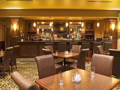 & Suites-west By Ihg Edmonton